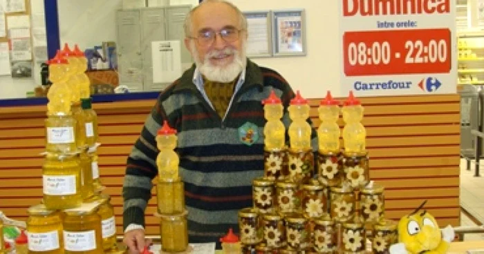 Oradea: Apicultorii transformă borcanele cu miere în opere de artă