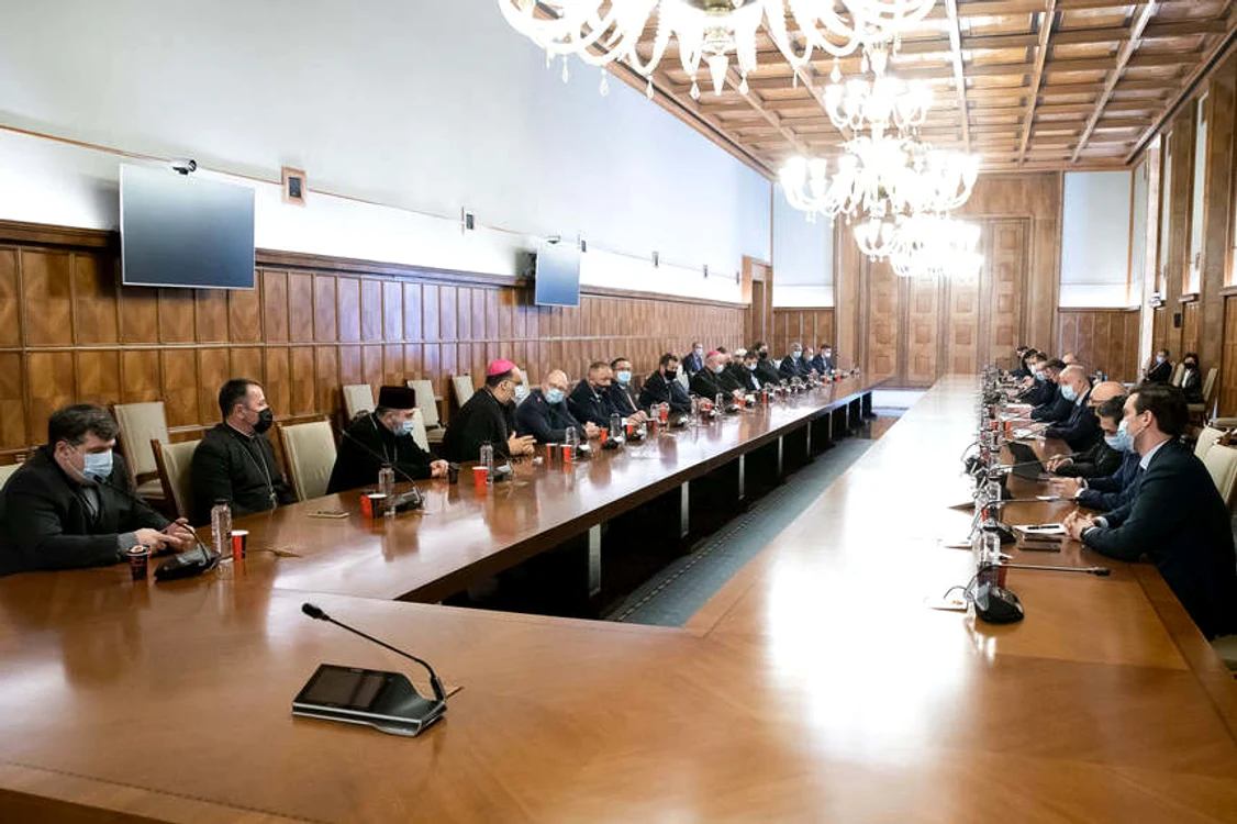Reprezentanții cultelor au stabilit cu premierul Câțu cum se vor desfășura slujbele de Înviere