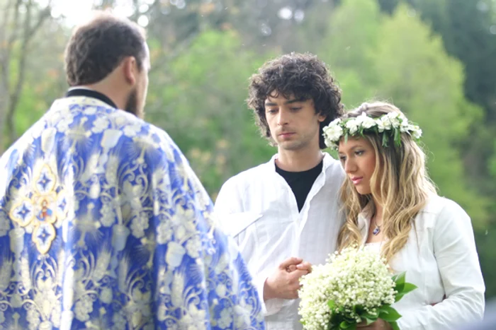 
    Adela Popescu și Radu Vâlcan s-au căsătorit la 22 august 2015, după cinci ani de relațiefoto: arhiva personală  