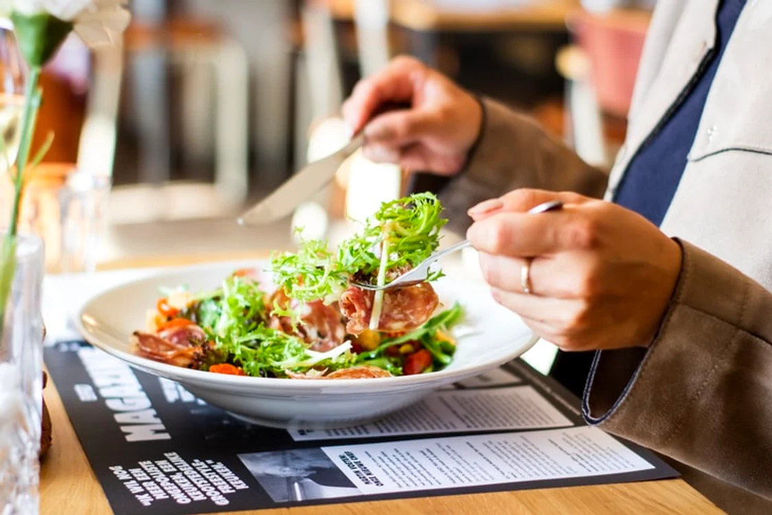 Consumul de salată verde favorizează digestia FOTO: Shuterstock