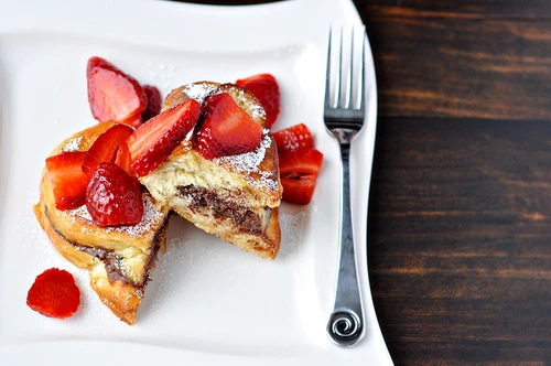 French toast cu crema de ciocolata si capsuni (2) jpeg