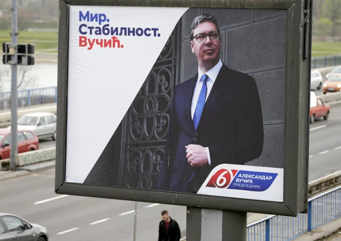 Foto: EPA-EFE / Vucic, afiş electoral.