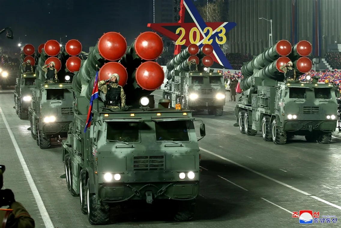 Paradă militară nocturnă la Phenian 8 ianuarie 2023 Foto EPA EFE