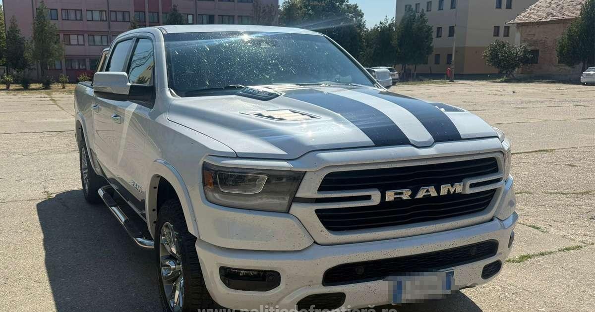 Mașină de lux furată din Canada, găsită la granița României: cine era la volan?