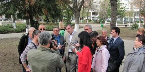 deputatul teleormanean a organizat o conferinta in parc