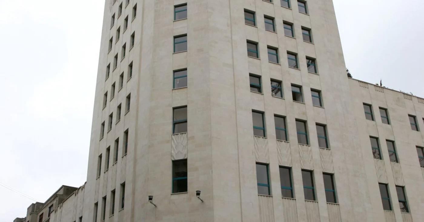 Palatul Telefoanelor din centrul Capitalei este construit în stilul art deco şi are un teren de 1.893 de metri pătraţi şi o suprafaţă utilă de 12.000 de metri pătraţi