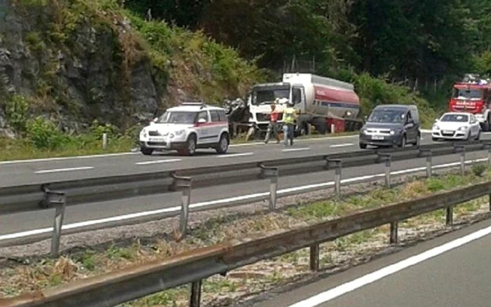 Mașina procurorului a fost zdrobită de un TIR (foto: vecer.com)