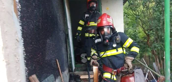 Pompierii au intervenit la aproape 600 de incendii în week-end-ul trecut. Foto: ISU Hunedoara