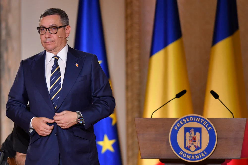 CV-ul unui alt ministru USR, ironizat de Victor Ponta: „A făcut o facultate la București și alta la Târgu Jiu, în același timp”