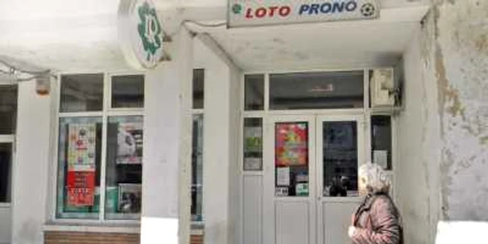 Aceasta este singura agenţíe loto din orașul Topoloveni, unde săptămâna trecută au jucat circa 400 de cetăţeni  