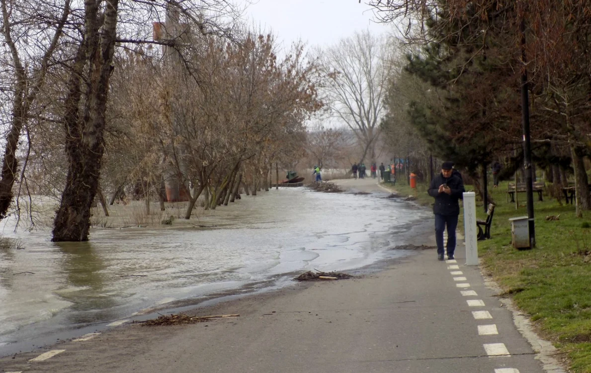 Faleza Dunării inundată la Galaţi în data de 30 martie 2018 FOTO Costel Crângan