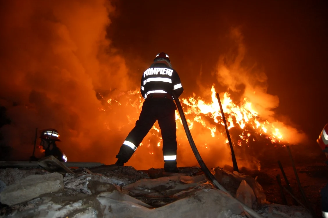 
    Incendiul de la Penitenciarul Rahova a fost stins în aproximativ două ore  