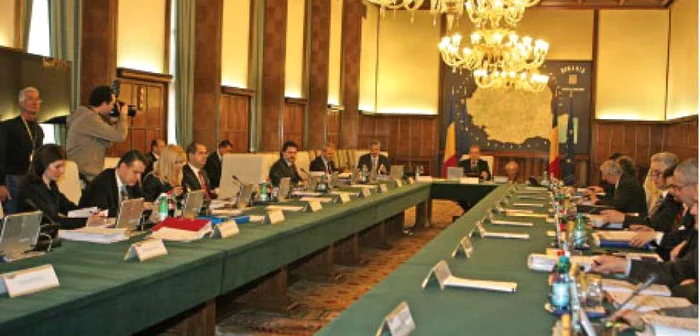 În acest an, Guvernul a dorit exclusiv reducerea deficitelor, prelungind recesiunea