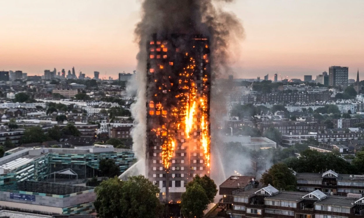 Turnul Grenfell, din Kensington - Londra, incendiat în 2017 Foto Octavian Herţa