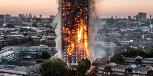 Turnul Grenfell din Kesington - Londra incendiat în 2017 Foto Octavian Herţa