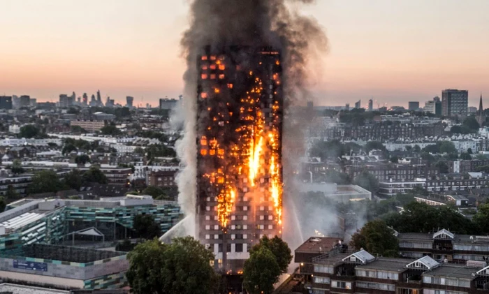 Turnul Grenfell, din Kensington - Londra, incendiat în 2017 Foto Octavian Herţa