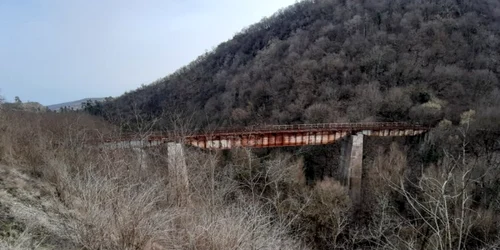 viaductul urias de pe fost cale ferata a hunedoarei foto daniel guta adevarul