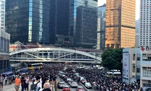 Protestele din Hong Kong au degenerat şi poliţia a intervenit în forţă jpeg