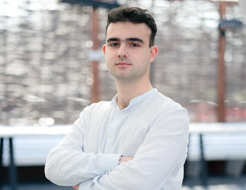 Theodor Buru este președintele asociației studenților români din Strasbourg. 