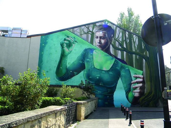Desenul de pe peretele centrului cultural Point (str. Eremia Grigorescu) e opera lui Cage