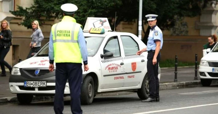 Niciun taximetrist nu a scăpat de verificările poliţiştilor Foto. arhivă