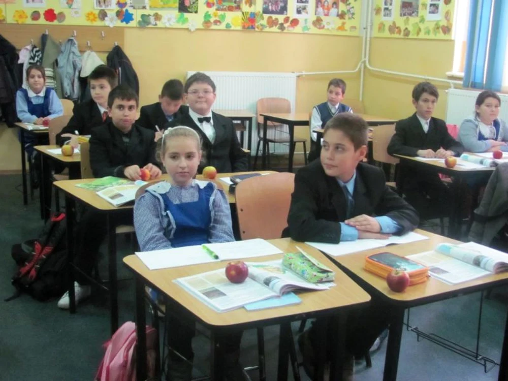 În judeţul Mureş aproape 90.000 de elevi vor începe şcoala în anul 2014- 2015 FOTO: arhivă