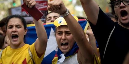 Studenţi demonstrează împotriva poziţiei guvernului spaniol de a interzice referendumul de auto-determinare din Catalonia în timpul grevei studenţilor în Barcelona Spania FOTO Guliver / Getty Images / David Ramos