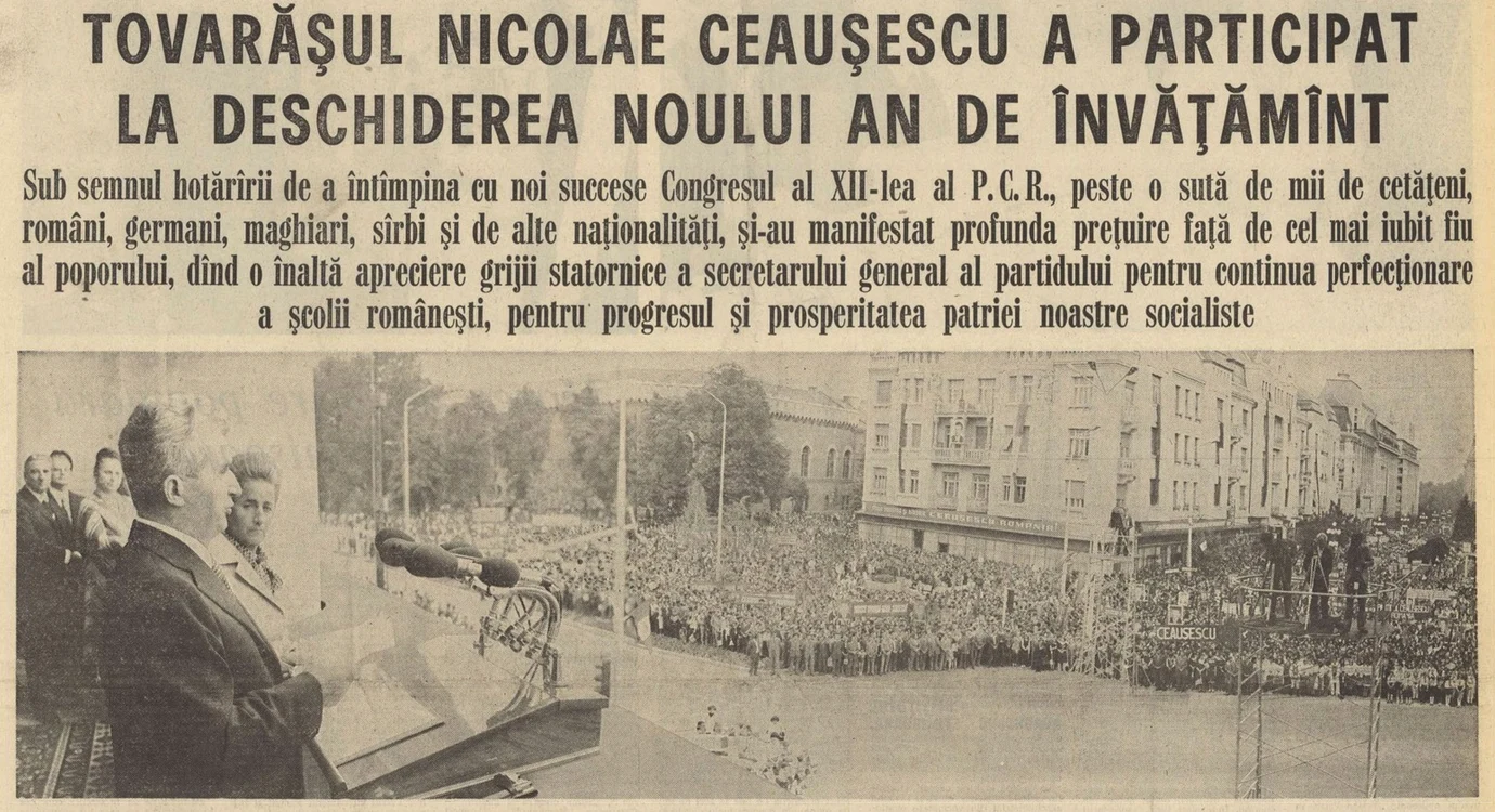 Cuvântarea lui Ceaușescu din balconul Operei. Fotograful a evitat Catedrala 