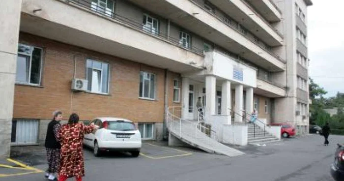 Pacientul sinucigaş s-a aruncat de la etajul doi al spitalului