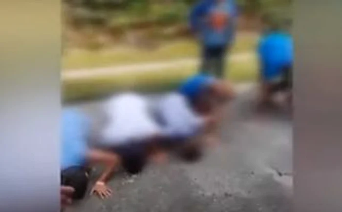 
    Mai mulți copii au fost obligați de către o asociație creștină să facă mătănii și să pupe asfaltul, drept pedeapsăFoto: Captură Video  