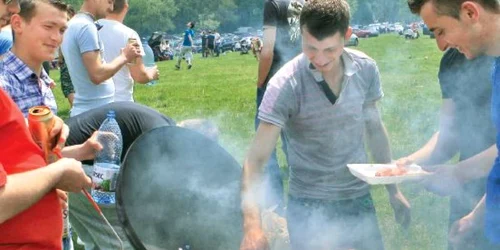 Cei care fac mizerie sunt amendaţi cu 200 de lei