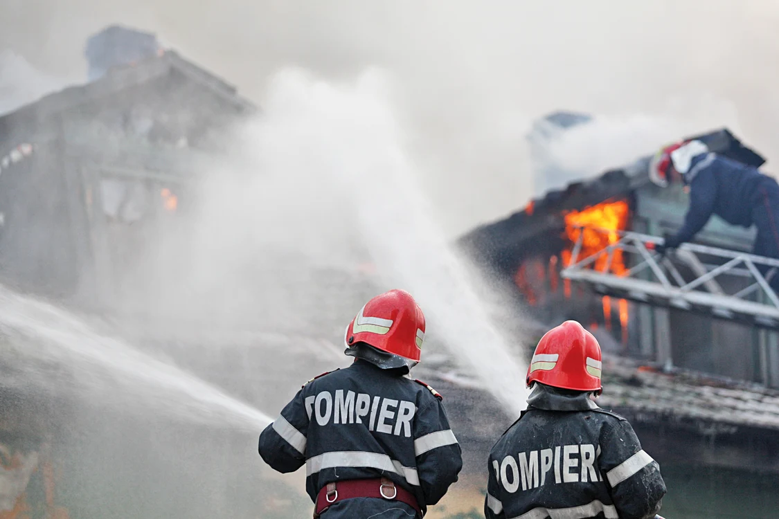 
    Ieri s-au întâmplat o mulţime de  nenorociri, de la accidente rutiere  până la explozii şi incendii  