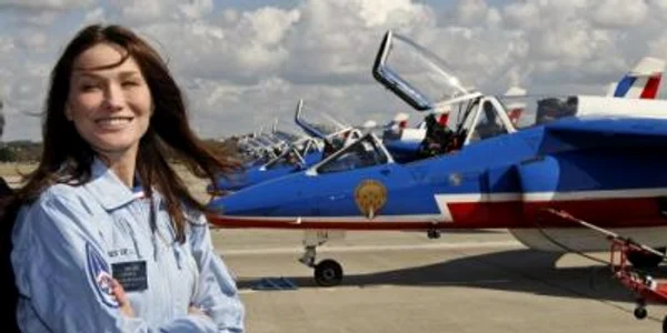 Carla Bruni este decisă să revină sub lumina reflectoarelor