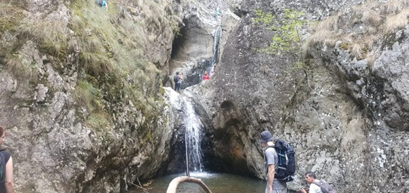 
    Valea lui Stan, cel mai spectaculos canion din România, cu o înșiruire de cascade   