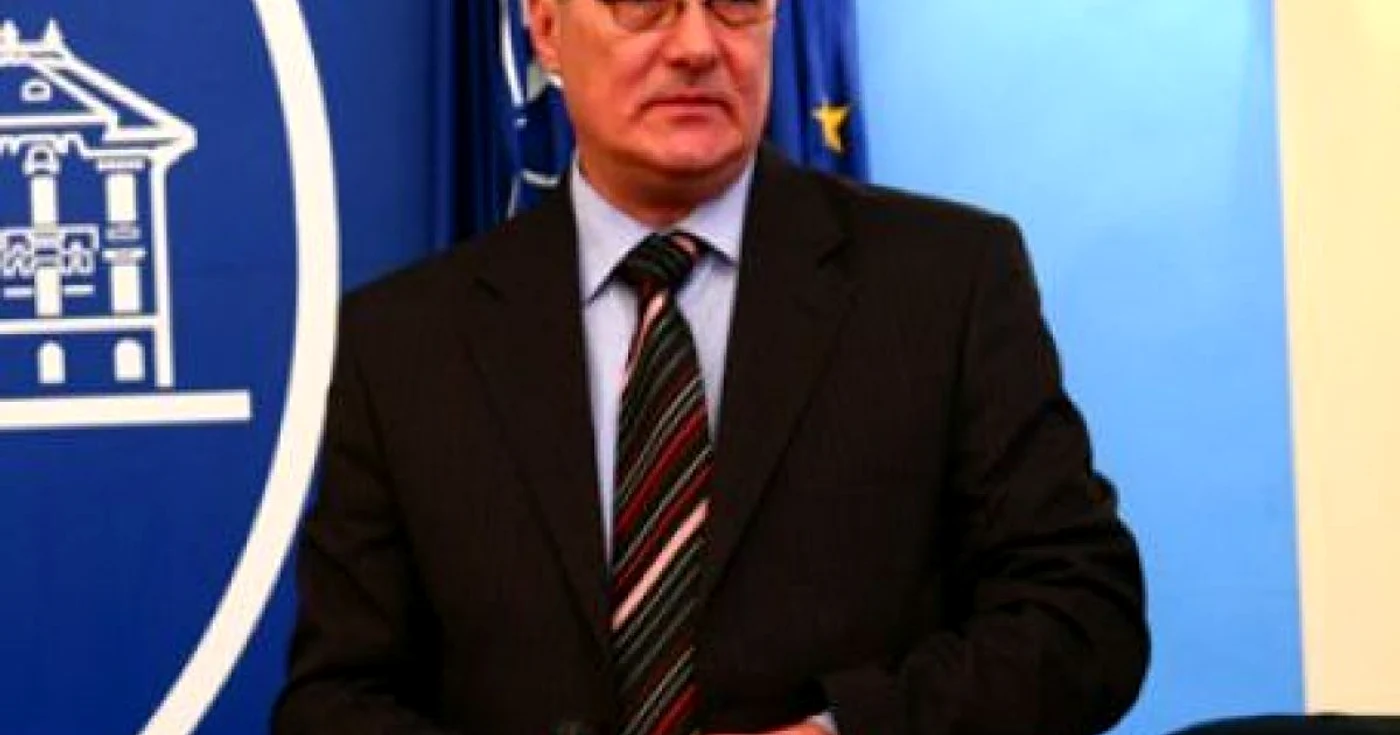 Prefectul Eugen Georgescu susţine că viscolul poate bloca unele porţiuni de drum