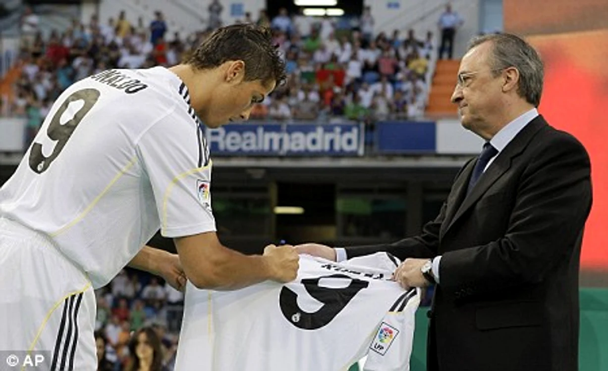 
    Cristiano Ronaldo a fost cel mai scump transfer realizat de Florentino Perez  