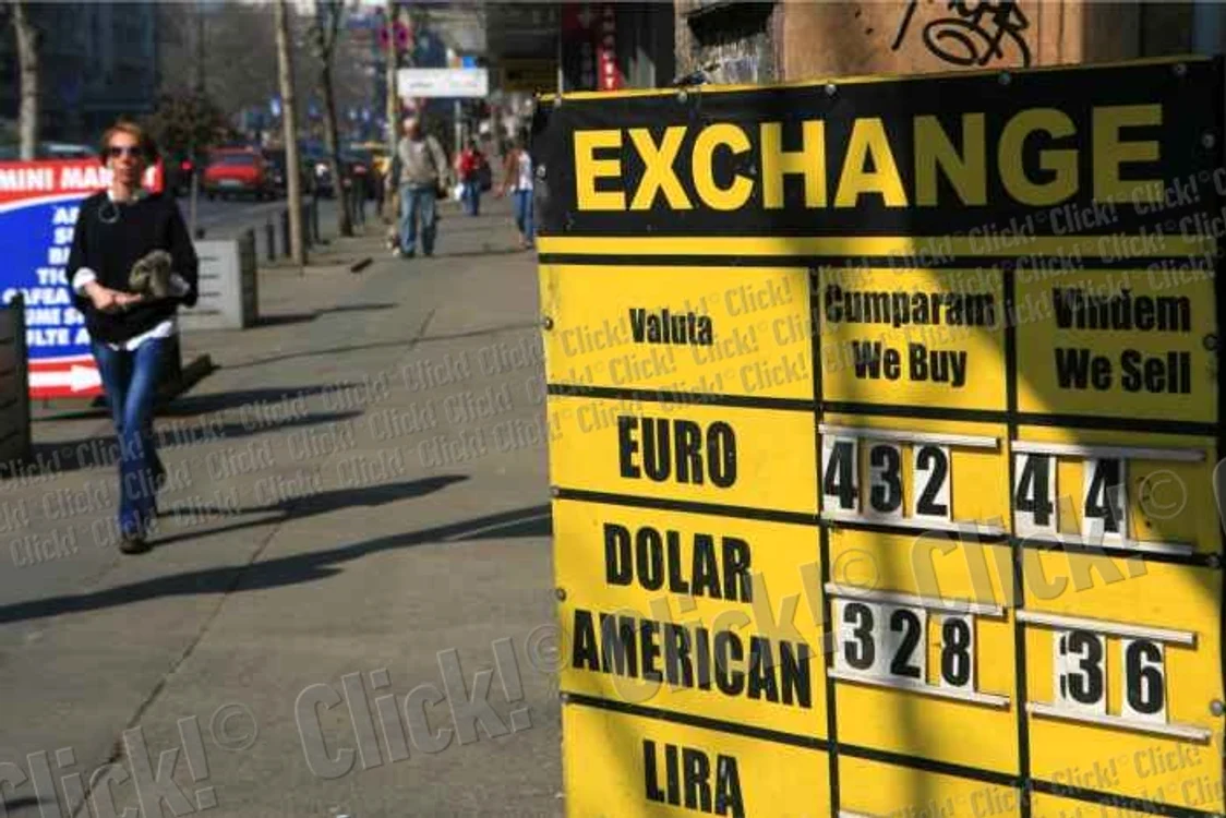 Cotaţia Euro faţă de leu a depăşit cursul de vineri. (Foto: Lucian Muntean)
