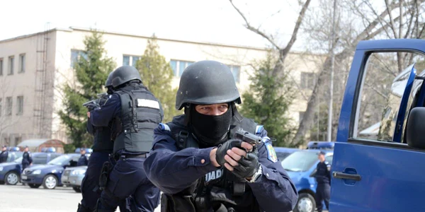 Jandarmii au efectuat o simulare de intervenţie anti-tero 