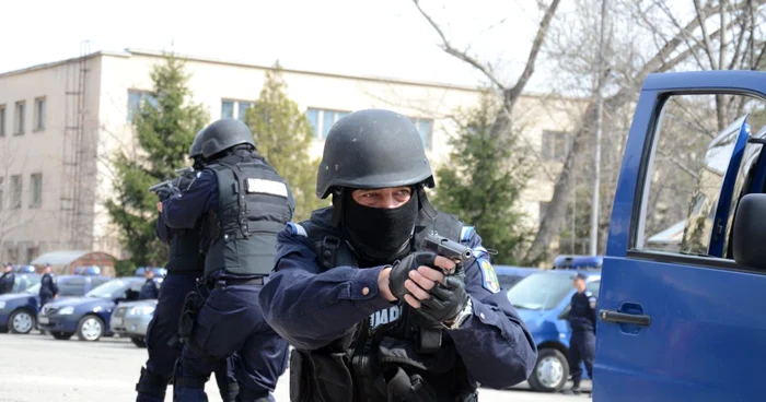 Jandarmii au efectuat o simulare de intervenţie anti-tero 