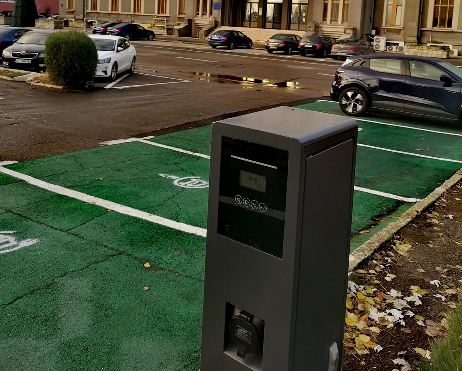Stație de încărcare a mașinilor electrice FOTO: CN APM SA