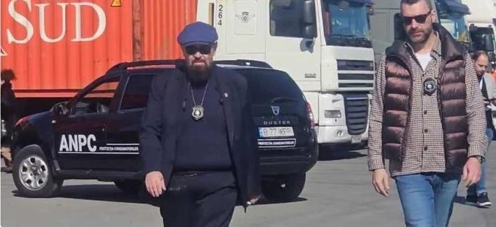 Cristian Popescu Piedone controlează containerele venite din China. Foto: ANPC