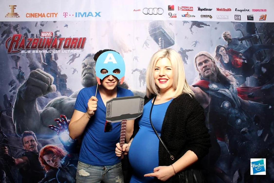 
    Însărcinată în opt luni, Bianca Ioniţă a venit la avanpremiera filmului „Răzbunătorii: Sub semnul lui Ultron”Foto: Gheorghe Chelu  