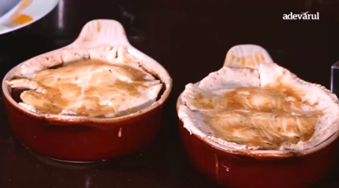 Carne cu legume, în vas cu capac din aluat