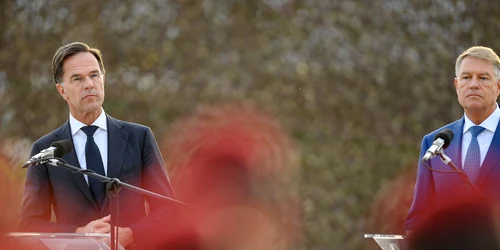 Premierul Olandei, Mark Rutte, a vizitat Centrul Naţional de Instruire Întrunită „Getica” de la Cincu, judeţul Braşov, însoţit de preşedintele Klaus Iohannis și premierul Nicolae Ciucă FOTO Inquam ( jpg