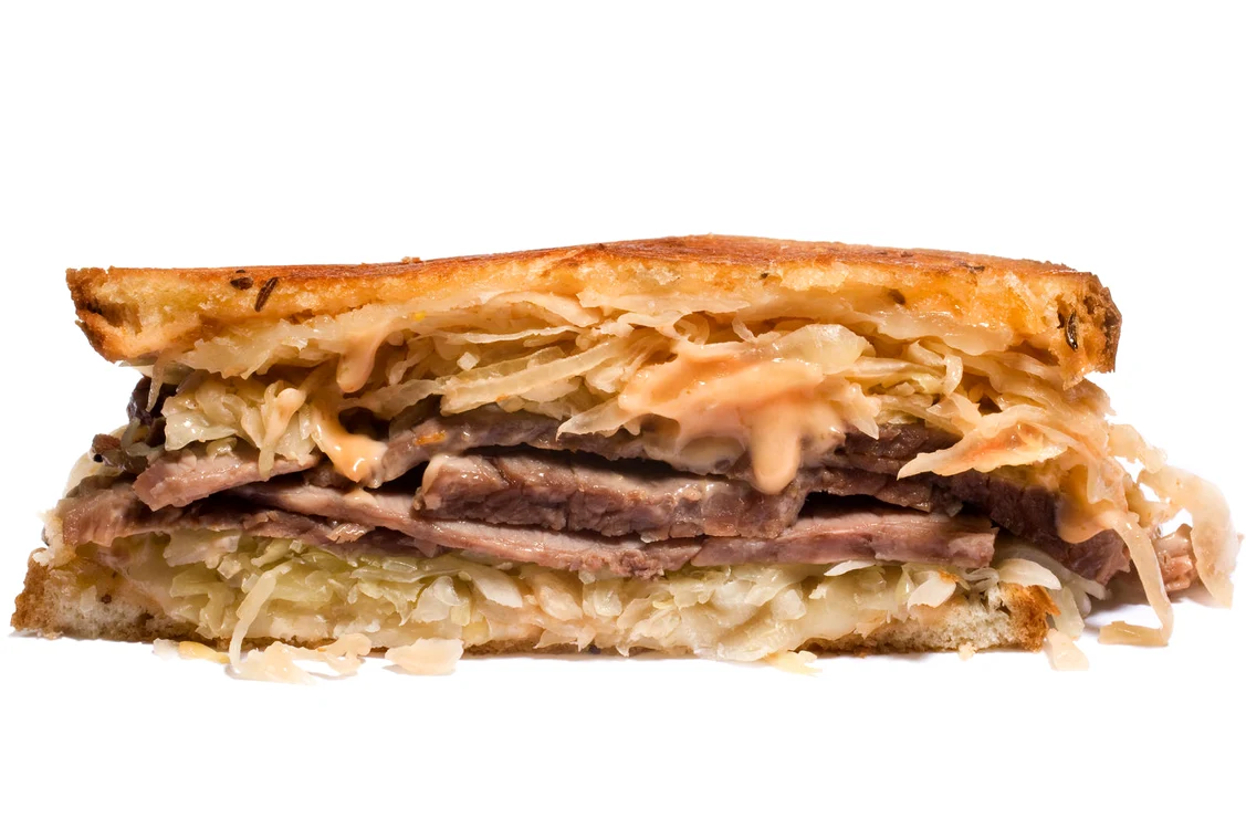 Pentru ca sandvişul tău să fie perfect el trebuie să aibă grosimea ideală. Aşa că nu pune fiarte multe ingredienteîn acesta