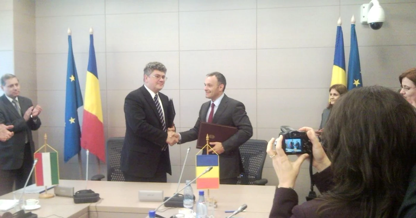 Reprezentanţii celor două ţări   