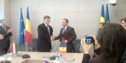Reprezentanţii celor două ţări   