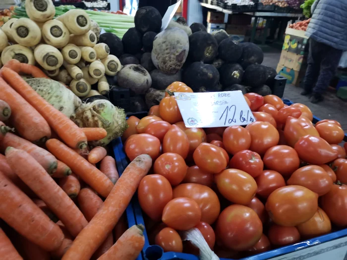 Fermierii din sudul țării produc și iarna tomate cu care ajung în piețe FOTO: Alina Mitran