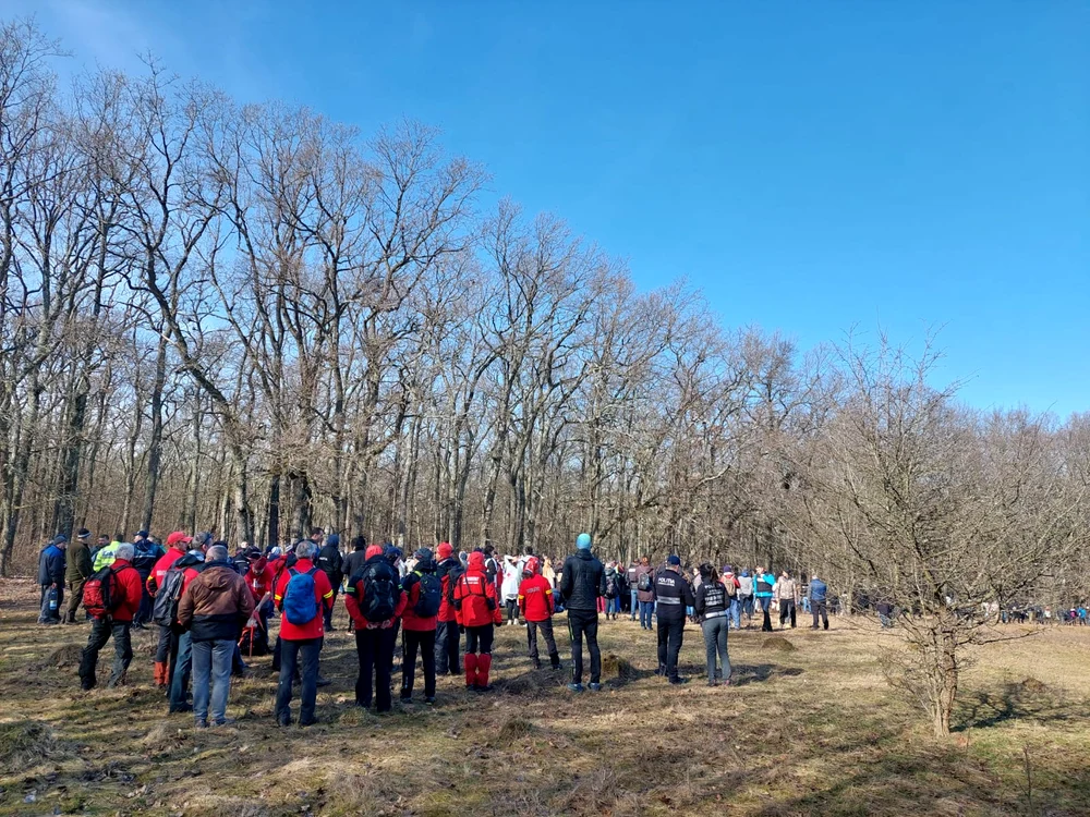 Peste 300 de oameni participă la acțiunea de căutare FOTO turnulsfatului.ro