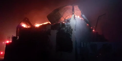Incendiu motel Sibioara FOTO ISU Dobrogea